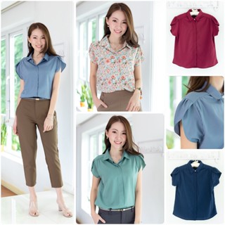 Narinari : MN0222 Petal Sleeve Shirt เชิ้ตแขนสั้นแขนซ้อนทรงกลีบดอกไม้ (ใช้โค้ด NARISP9 ลดทันที 65.- ลดทันที 500.-)