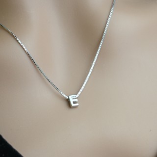 สร้อยคอพร้อมจี้อักษรเงินแท้ "E"