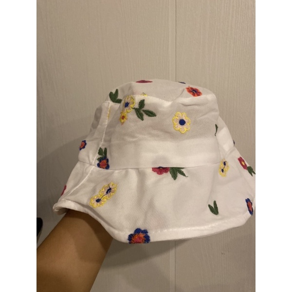 หมวกมือสอง ทรง bucket,beret ลายดอกไม้ สีเหลือง สีม่วง
