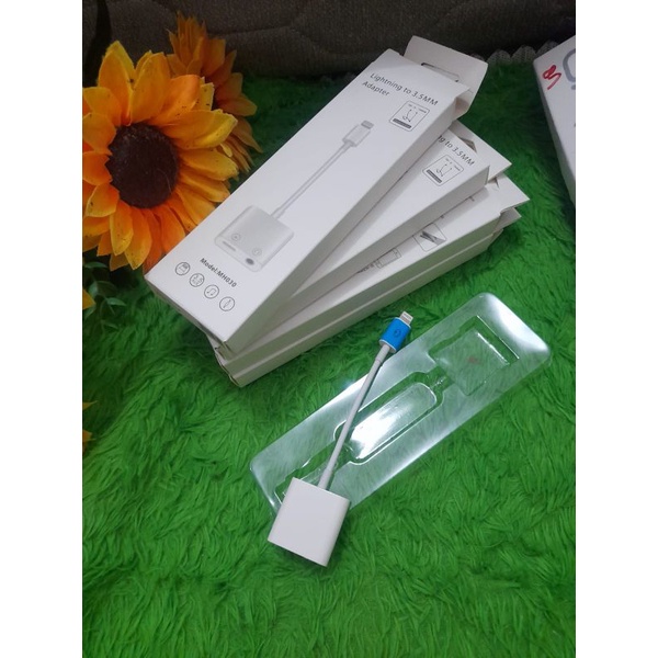 ตัวแปลงอะแดปเตอร์สายเคเบิลแยกเสียง 2-in-1 แจ็ค Aux 3.5 มม. และพอร์ตชาร์จ Lightning