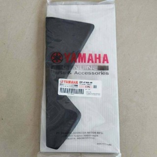 2DP-F7484-00 แผ่นรองพักเท้าขวาตัวบน R NMAX อะไหล่แท้ YAMAHA