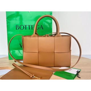 พรี​ ราคา10100 Bottega Veneta mini Tote 709337 หนังแท้ กระเป๋าแฟชั่น กระเป๋าถือ กระเป๋าสะพาย