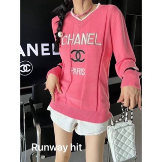 พร้อมส่ง 💘สเวสเตอร์คอวี ปักอักษร logo 💘runway