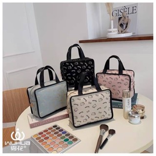 กระเป๋าหิ้ว Hello Kitty กระเป๋าทรงเหลี่ยม รุ่นใหม่ สินค้าลิขสิทธิ์ Sanrio แท้