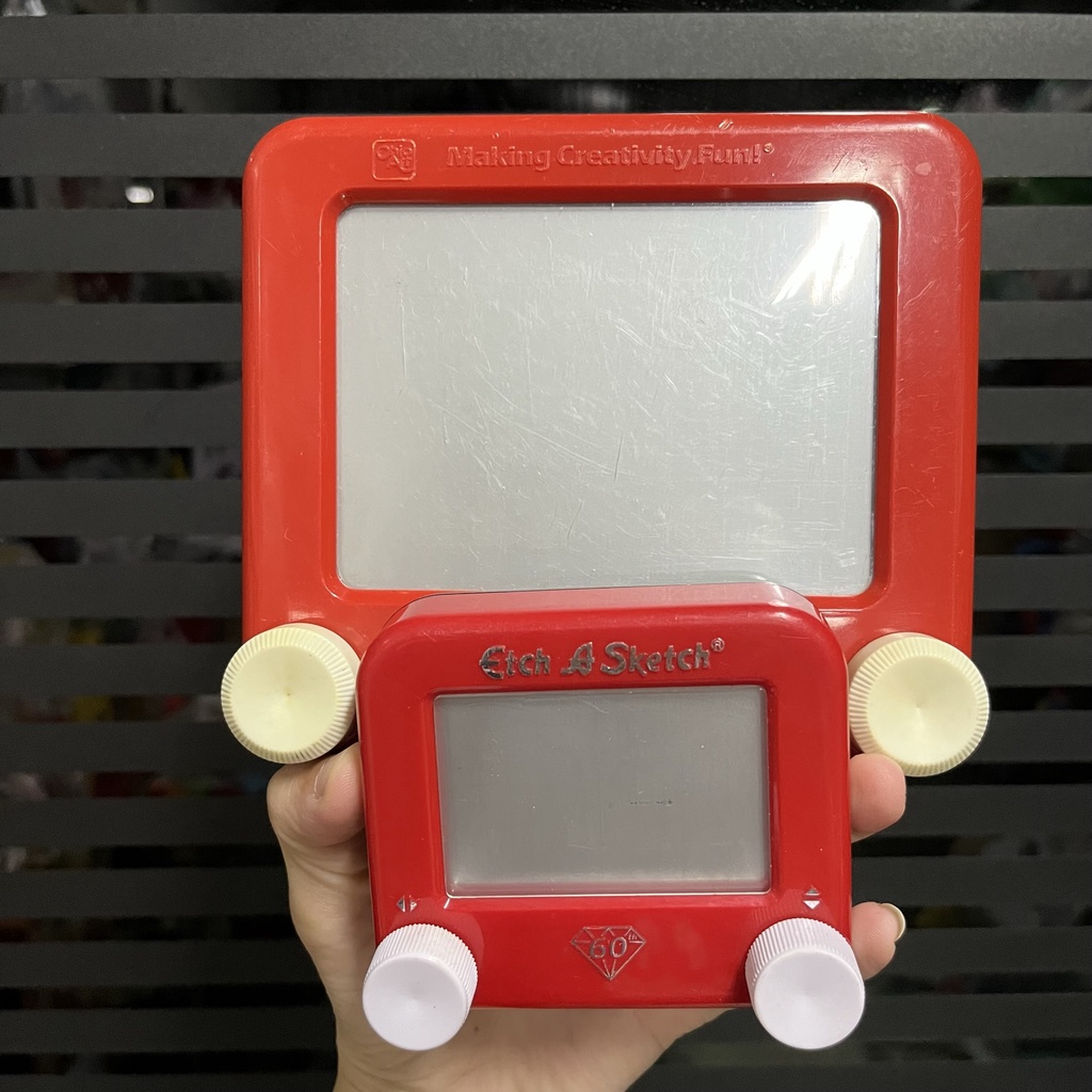 Pocket Etch A Sketch Classic Magic Screen ของเล่นร่างภาพ ของเล่นวาดภาพ วาดรูป **มือสอง**