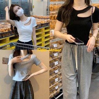 พร้อมส่ง เสื้อตามกระแส เสื้อยืดแฟชั่น เสื้อแฟชั่นวัยรุ่น คอไม่สม่ำเสมอ ผ้านิ่มมาก เสื้อยืดสีเรียบๆ