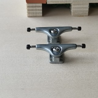 ฟิงเกอร์บอร์ด Eureka Fingerboard Trucks from DTzero ขนาดเล็ก 32 มม. แบบมืออาชีพ