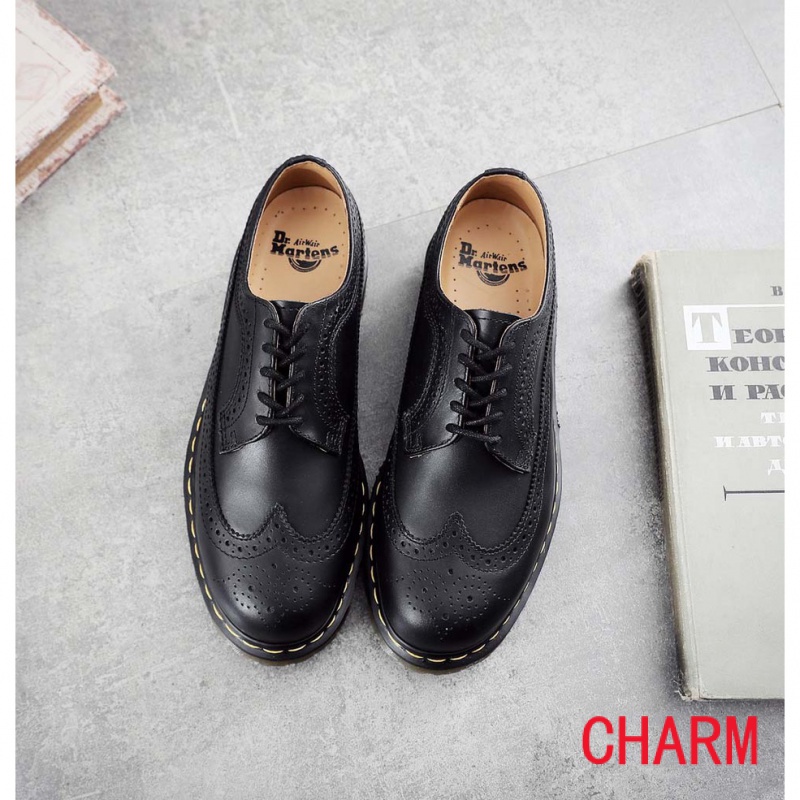 【คุณภาพสูง 100%】dr.martens 3989 รองเท้าแกะสลัก สไตล์อังกฤษย้อนยุค 5 รู ระบายอากาศ สําหรับผู้ชาย และผู้หญิง UC8G