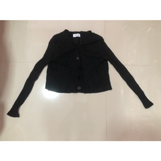 เสื้อไหมพรม แขนยาว สีดำ กระดุมผ่าหน้า ป้าย ARITA size m