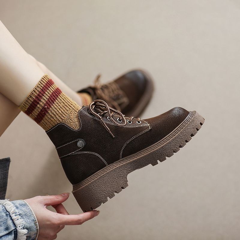 Fashion Boots 321 บาท รองเท้าบูทมาร์ติน ข้อสั้น พื้นหนา เข้ากับทุกการแต่งกาย แฟชั่นฤดูใบไม้ร่วง สไตล์อังกฤษ สําหรับผู้หญิง Women Shoes