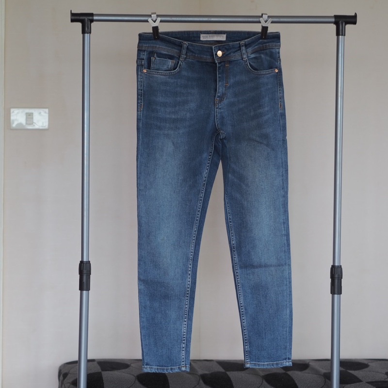 ส่งต่อกางเกงยีนส์ Zara