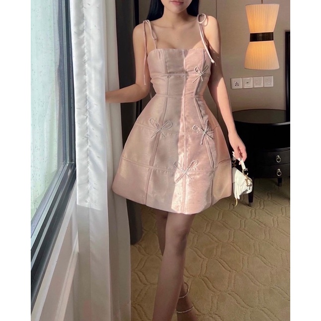 (In stock) MABLE DRESS - เดรสปาร์ตี้หรูหราพร้อมสายสั้น 2 เส้น และโบว์ rhinestone
