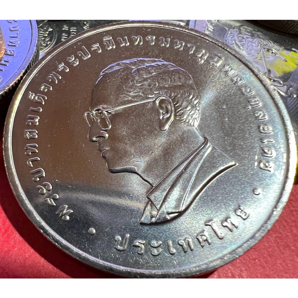 เหรียญ 20 บาท WIPO รางวัลผู้นำโลกด้านทรัพย์สินทางปัญญา รัชกาลที่ 9 ปี 2553 (หายาก)ไม่ผ่านใช้(ราคาต่อ 1 เหรียญ พร้อมตลับ)