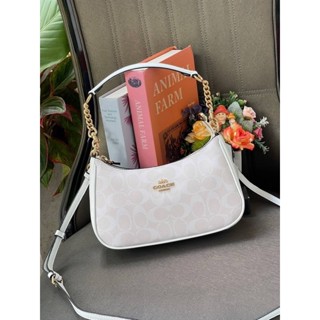 Coach Teri Shoulder Bag In Signature