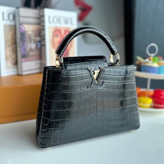 กระเป๋าแบรนด์เนม LOUIS VUITTON CAPUCHINE HANDLE BAG BB SIZE 27CM*9CM*17.5CM