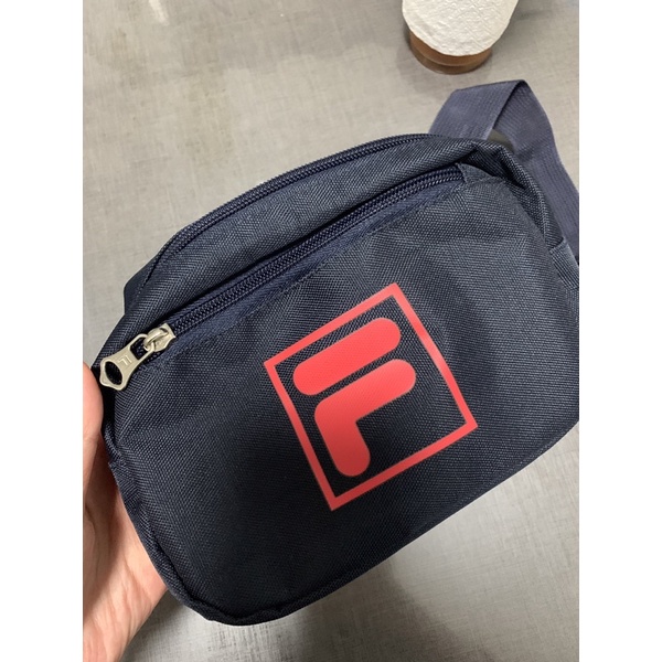 กระเป๋าคาดอก Fila แท้ 100% 💯 สีน้ำเงิน โลโก้แดง used like new