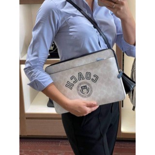 NEW COACHกระเป๋าใส่ LAPTOP SLEEVE IN SIGNATURE CANVAS WITH COACH VASITY