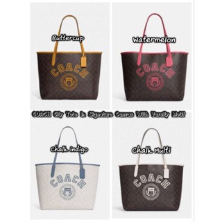 COACH City Tote In Signature Canvas With Varsity Motif กระเป๋าสะพายไหล่