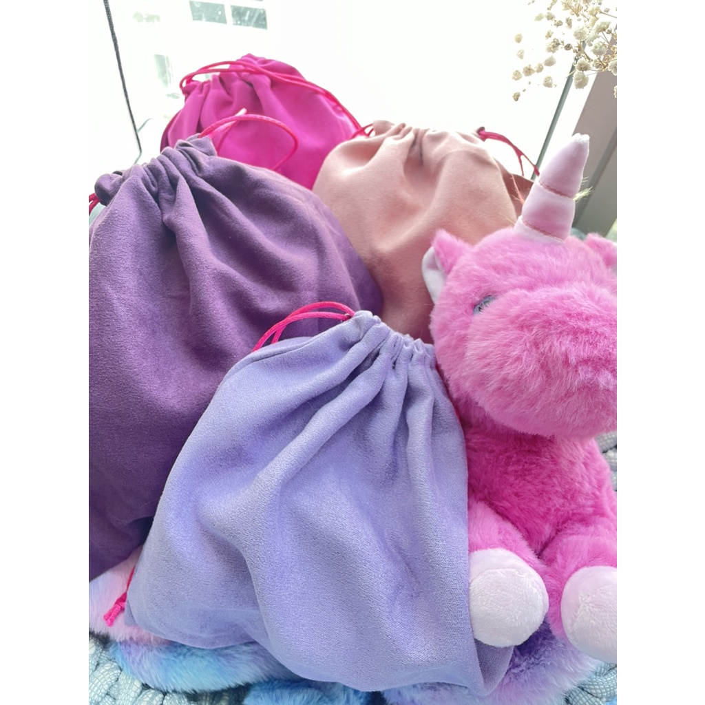 ถุงผ้ากันฝุ่น ใส่กระเป๋า หรือของขวัญ เครื่องสำอางค์ ถุงผ้าใส่เครื่องประดับ ขนาดถุง 20 x 20 cm*cm ผ้าปัดขน นุ่มมาก ถุงผ้า