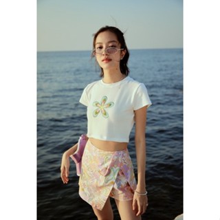 WildBlueYonder  -Betty Crop T-Shirt เสื้อยืดปักลาย