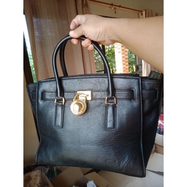 กระเป๋าถือหนังแท้ แบรนด์แท้ MK Michael Kors ไซส์ 12 นิ้ว สูง 10 นิ้ว สภาพสวยๆอะไหล่ทองสวยๆ มาพร้อมป้