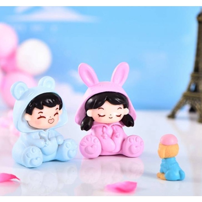 คู่รักนั่งใส่เสื้อหมวกกระต่ายหมี (ราคา/1คู่) ตุ๊กตาแต่งบ้าน ตุ๊กตาแต่งสวน ของสะสม โมเดล จัดสวนถาด พร็อพถ่ายรูป