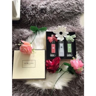 Set Jomalone 30ml  limited edition  แพคเกจ 3  in 1  หรูหรามาก มี 3 กลิ่นยอดฮิตในเซต - Silk blossom  - stars magnolia  -