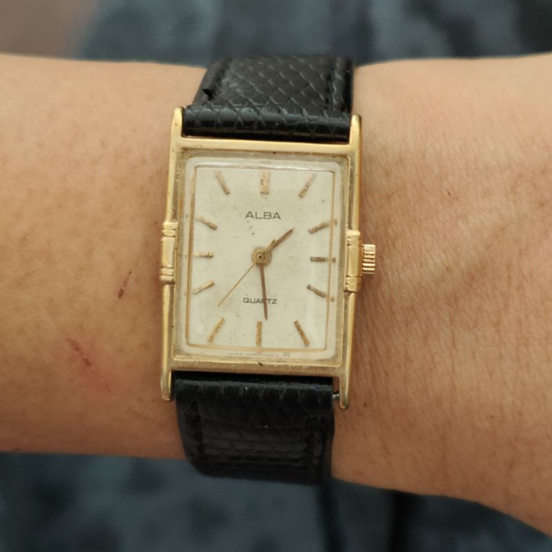 นาฬิกาข้อมือผู้หญิง วินเทจ  Alba ทรง tank ยอดนิยม เรียบหรู ระบบ quartz มือสองสภาพสวย คลาสสิค