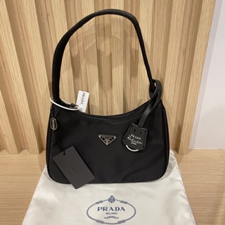 กระเป๋าสะพาย Prada nylon กระเป๋า Holo กระเป๋าสะพายไหล่ ขนาด 22 ซม. กระเป๋าสะพายข้าง กระเป๋าสีดำ ปราด้า พราด้า ไนลอน