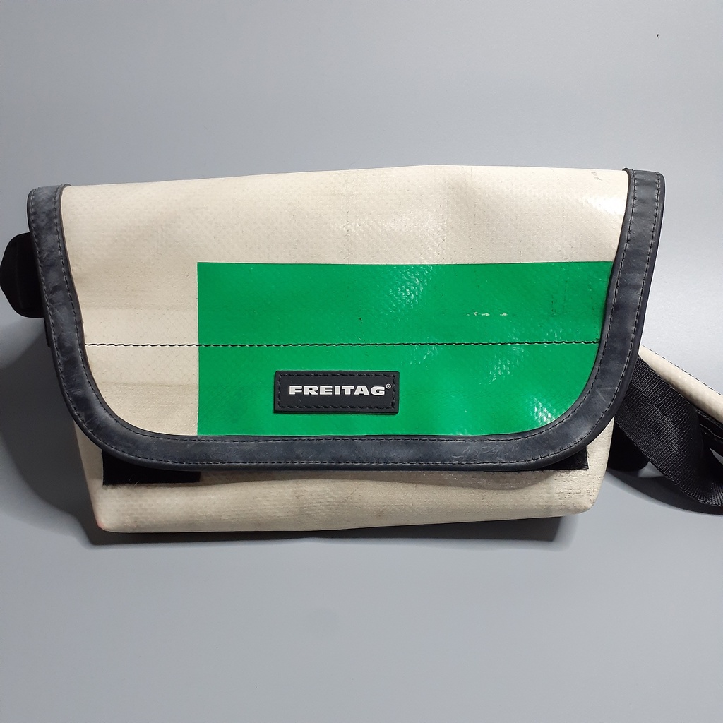 กระเป๋ามือสอง Freitag F40 JAMIE HIPBAG ของแท้ 100% สภาพดีมากมี TAG แต่รูปภาพหายไป ซื้อมาแทบไม่ได้ใช้ สวยมากค่า