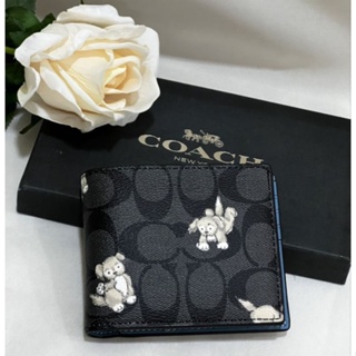 กระเป๋าสตางค์ใบสั้นลายน่ารักกก
3 In 1 Wallet In Signature Canvas With Creature Print