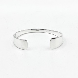 กำไลเงินเกลี้ยงทรงตัวซี เว้าตรงกลาง รมดำขัดเงา : Solid DSP 925 Sterling Silver Cuff Bangle [GSPC0010]