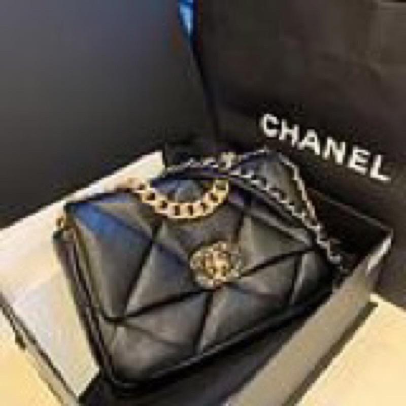BU221006261] Chanel / 19 Flap Bag Lambskin Microchip
