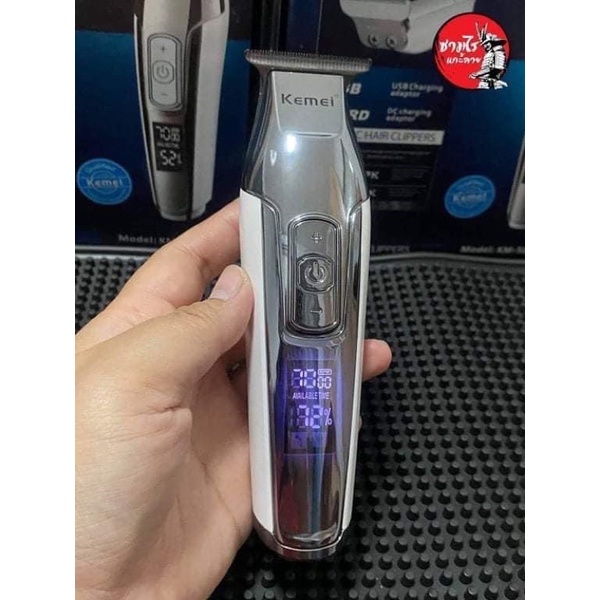 Kemei KM-5027 ปัตตาเลี่ยนกันขอบ แกะลาย แต่งหนวดเครา ลับคม แต่งบาง เซาะร่องฟัน ลับฟันบนบางให้แล้วพร้อมใช้งาน มีจอดิจิตอล
