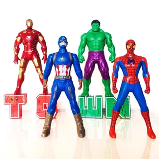 ของเล่น Avengers Spiderman Hulk อุลตร้าแมน ที่กดด้วยมืออย่างสนุกสนาน ฟิกเกอร์แอคชั่นซูเปอร์ฮีโร่หมุนได้ 360°