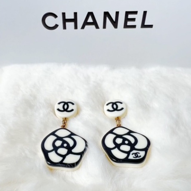 CHANEL vintage CC logo  camellia pendant clip earrings