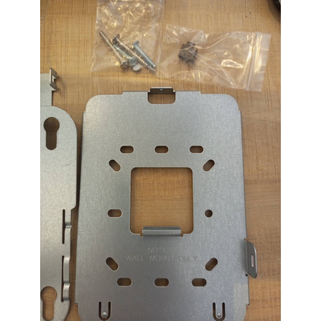 CISCO Wall or ceiling Mount: แผ่นเพลทสำหรับยึดติดตั้ง Access Point cisco