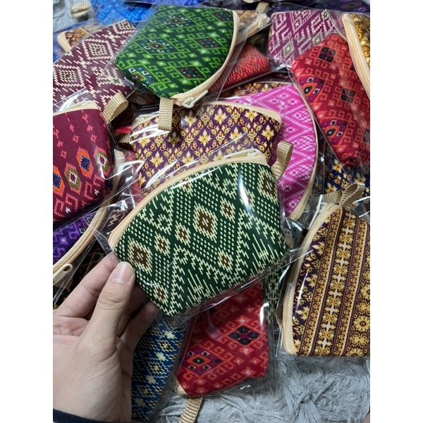 กระเป๋าลายไทย กระเป๋าโค้ง  ของชำร่วย ผ้าคอตต้อนมีซับในหนานุ่ม💯 คละสีคละลาย /ผ้าถุงลายไทยน่ารัก