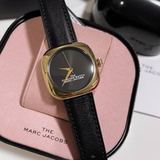 (ผ่อน0%) นาฬิกา MARC JACOBS The Cushion Quartz Black Dial Ladies Watch MJ0120179302 สายหนังสีดำ หน้าปัด 36 มม.
