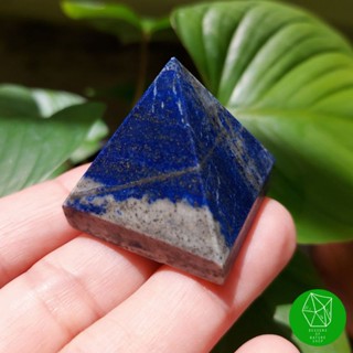 หินลา​พิส​ลาซูลีทรงพีรามิด (Lapislazuli Pyramid)