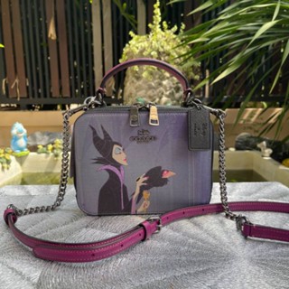 สวยน่ารักดีฝุดๆCOACH  DISNEY X COACH BOX CROSSBODY WITHMALEFICENT MOTIF