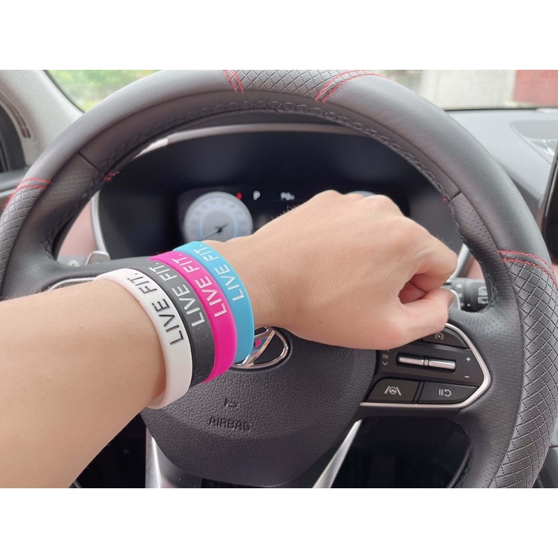 สร้อยข้อมือซิลิโคน Livefit สวยงาม ตกแต่งด้วยรุ่นเล็ก (LVFT)
