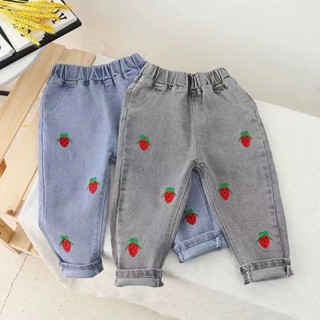 xoxo💜พร้อมส่ง💜กางเกงยีนส์ขายาวผ้าดีแฟชั่น ลายสตรอเบอรรี่   (175)