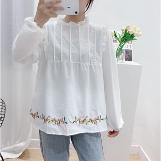 เสื้อแขนยาวแต่งลูกไม้ระบายคอและไหล่ ชายเสื้อปักลายดอก ผ้าคอตตอนลินิน ทรงสวยหรูดูแพงสไตล์เกาหลี s45
