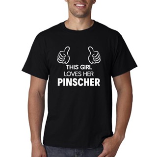 เสื้อคนอ้วนผญ เสื้อยืดสโลแกนแปลกใหม่ Unisex Pinscher สาวคนนี้รักเธอ Pinscher เด็กแขนสั้นแขนสั้นเสื้อผู้หญิงน่ารัก S-4XL