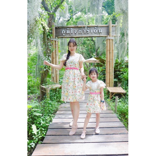 พร้อมส่ง แม่ หรือ ลูก แยกได้จ้า ชุดแม่ลูก เดรสแม่ลูกลายดอกคอปกแต่งมุก แถมคาดมุกทุกชุด