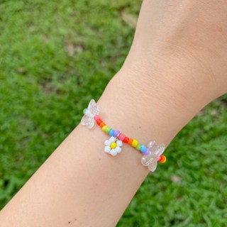 กำไลข้อมือลูกปัดสายรุ้ง ห้อยจี้ดอกเดซี่  🌼