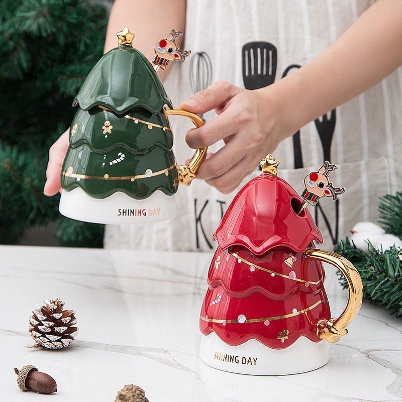 พร้อมส่ง แก้วกาแฟ #christmas น่ารักมาก พร้อมฝาปิดและช้อน ขนาด 420 มิล มี 4 สี