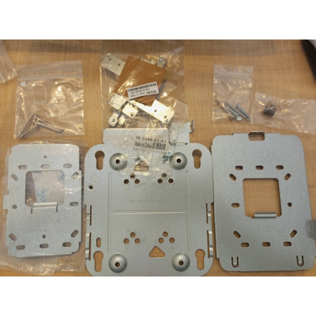 CISCO Wall or ceiling Mount: แผ่นเพลทสำหรับยึดติดตั้ง Access Point cisco