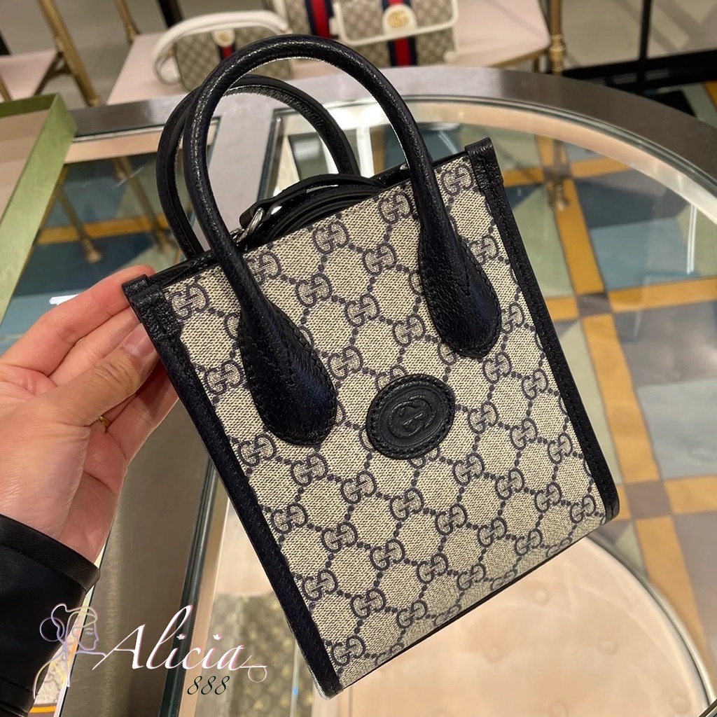 GUCCI กระเป๋า Mini tote bag with Interlocking G in Beige and blue GG Supreme canvas SHW 671623